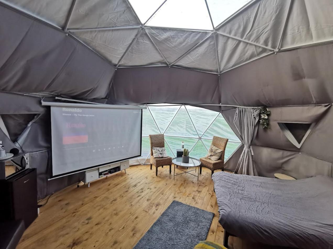 Lincoln Star Dome, Hot Tub, Bbq Apartment Langworth Exterior photo